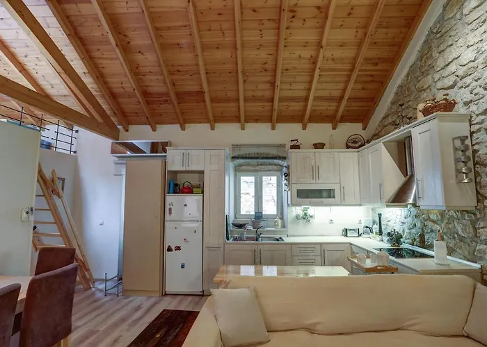 Luminous 2Bd Stone Apt In The Alleys Of Corfu Town