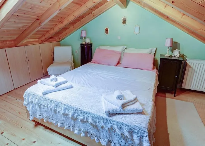 Luminous 2Bd Stone Apt In The Alleys Of Corfu Town